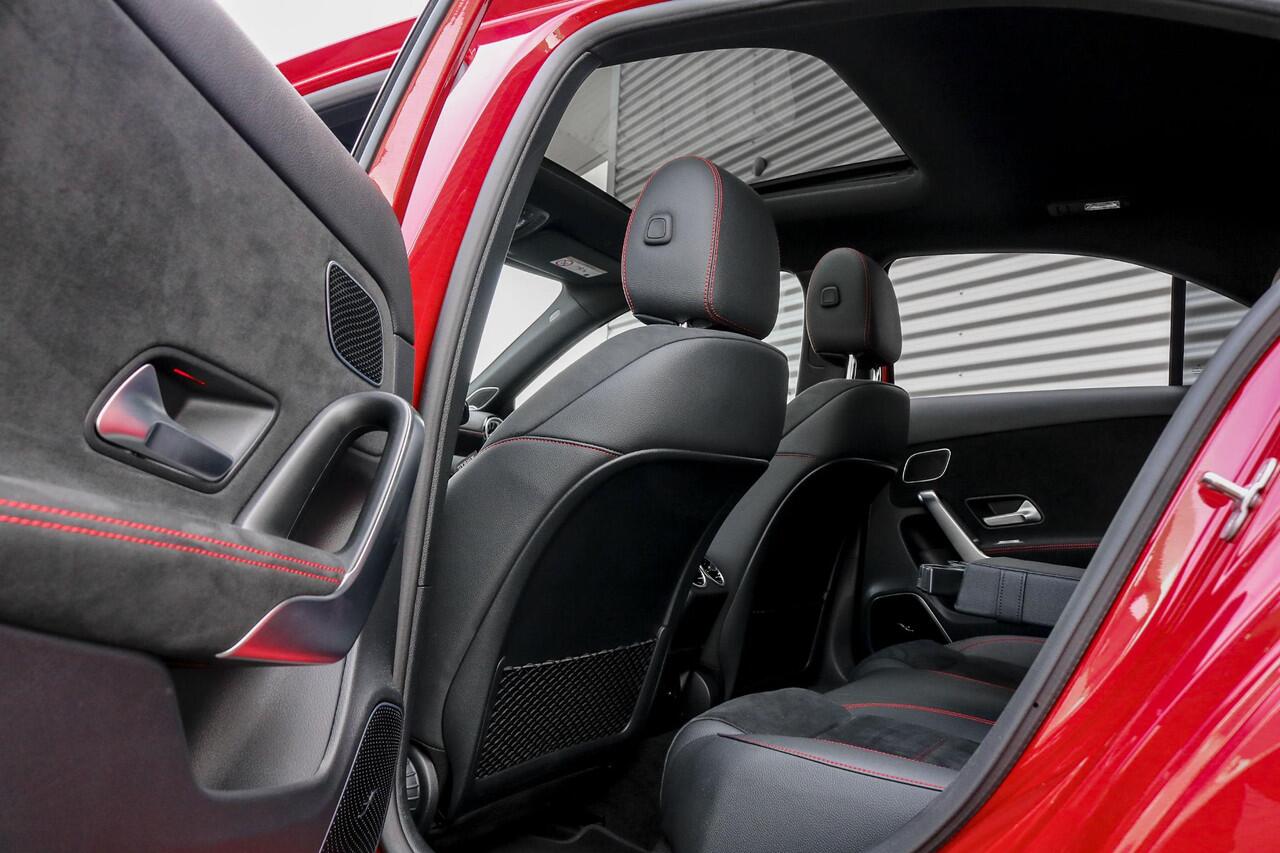 Mercedes-Benz A-KLASSE 180 AMG | Rijassistentiepakket | Panoramadak | Stoelverwarming | Achteruitrijcamera