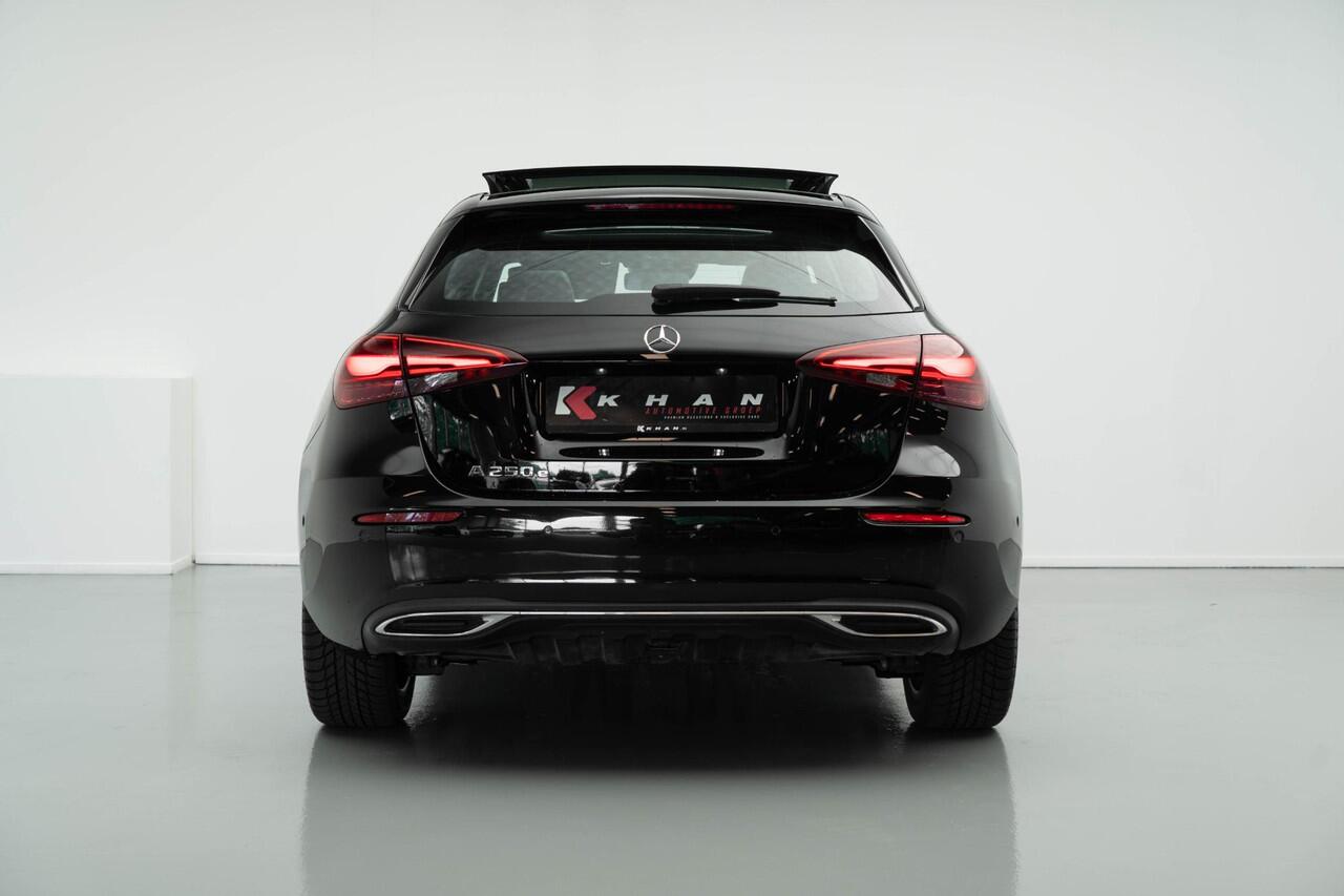 Mercedes-Benz A-KLASSE 250e Business Solution |Pano|Dodehoek|Unieke Bekleding|