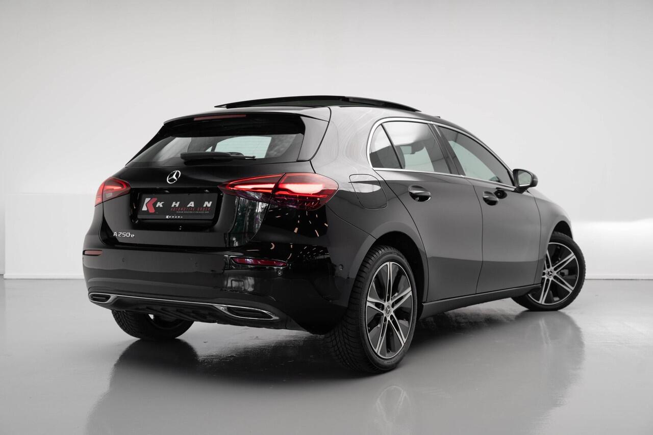 Mercedes-Benz A-KLASSE 250e Business Solution |Pano|Dodehoek|Unieke Bekleding|