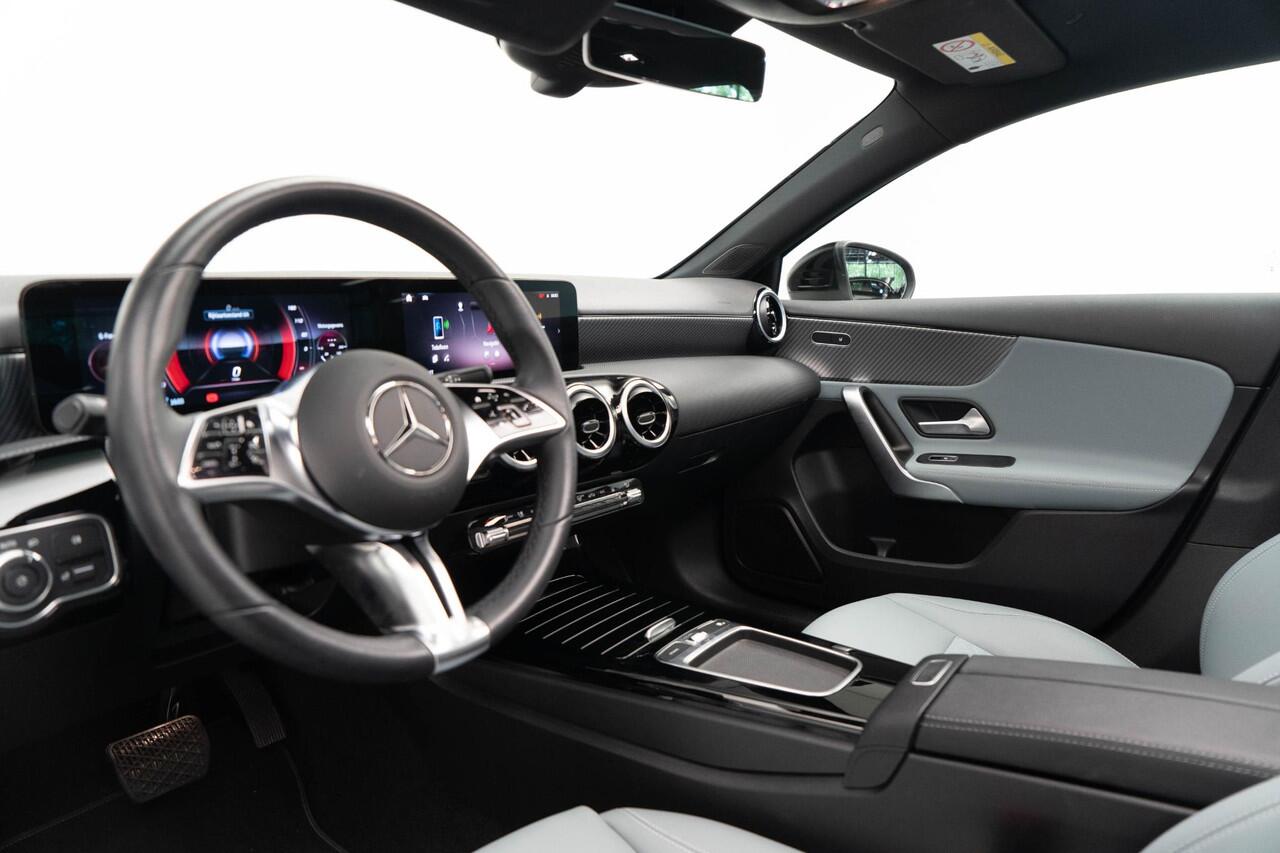Mercedes-Benz A-KLASSE 250e Business Solution |Pano|Dodehoek|Unieke Bekleding|