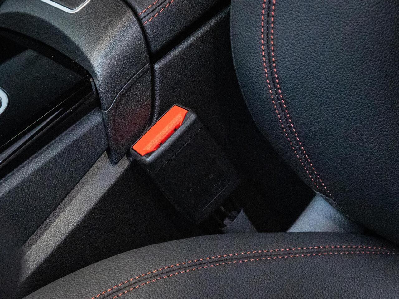 Mercedes-Benz A-KLASSE Hatchback 180 Star Edition AMG Line Panorama dak