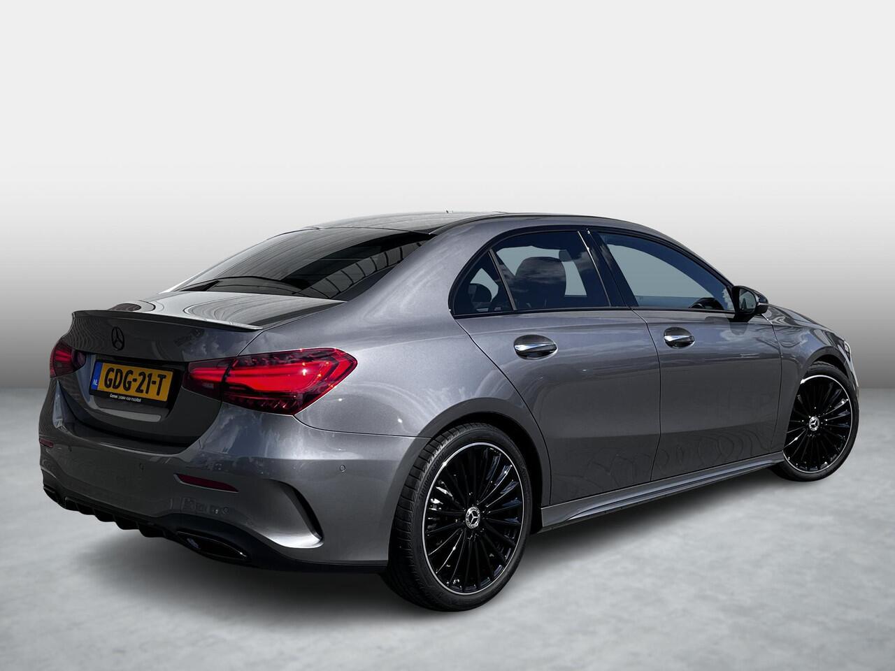 Mercedes-Benz A-KLASSE Limousine 180 Star Edition AMG | Night Pakket | Panoramadak