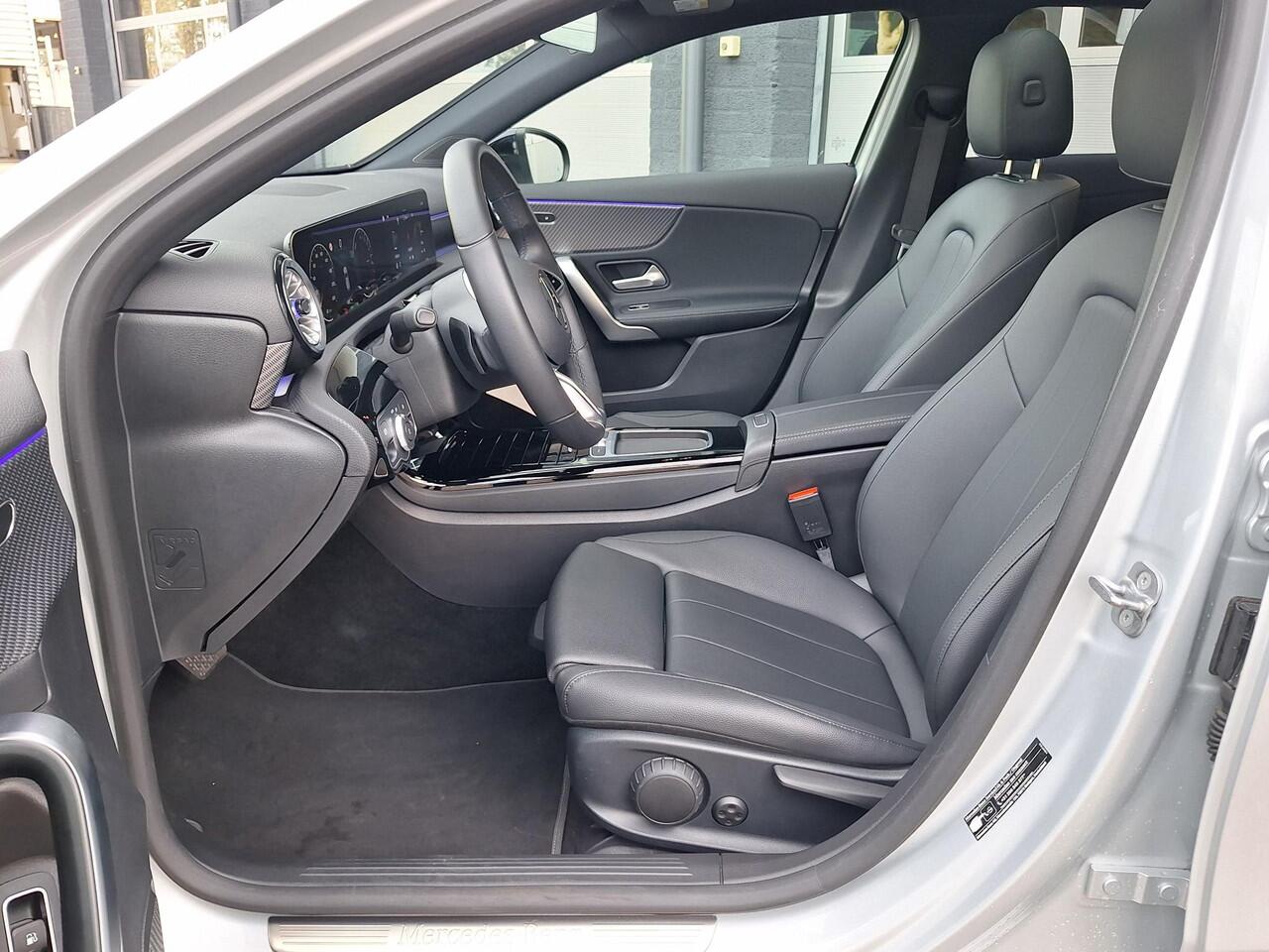 Mercedes-Benz A-KLASSE 250 e | Panoramadak | Night Pakket | MULTIBEAM LED Koplampen | Apple CarPlay | Android Auto | Sfeerverlichting | Dodehoekassistentie | Stoelverwarming | Achteruitrijcamera | Elektrisch Inklapbare Buitenspiegels