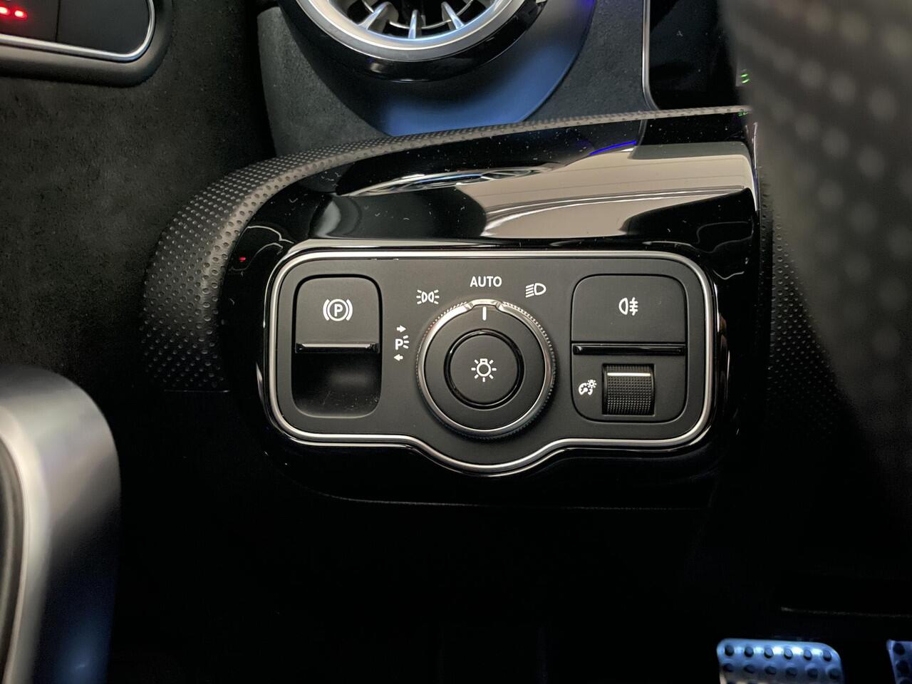 Mercedes-Benz A-KLASSE 250 e AMG Line | Distronic+ | Trekhaak | Night | Carplay