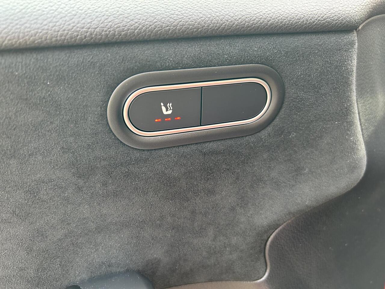 Mercedes-Benz A-KLASSE 250 e AMG Line | Head-up display | Panoramadak | Keyless Entry | Distronic | Dodehoekassistent | Stoelverwarming | 360 graden camera | Carplay