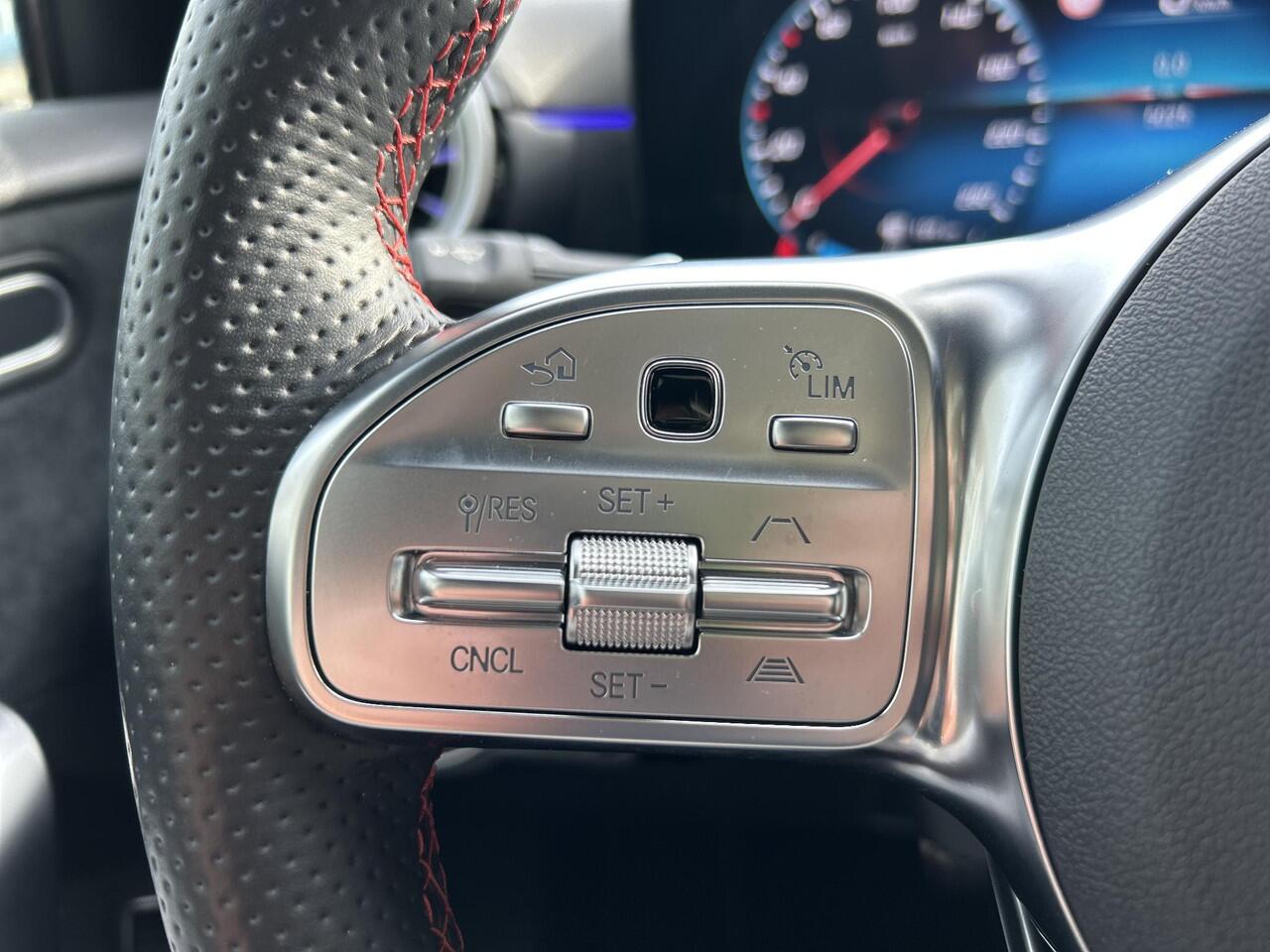 Mercedes-Benz A-KLASSE 250 e AMG Line | Head-up display | Panoramadak | Keyless Entry | Distronic | Dodehoekassistent | Stoelverwarming | 360 graden camera | Carplay