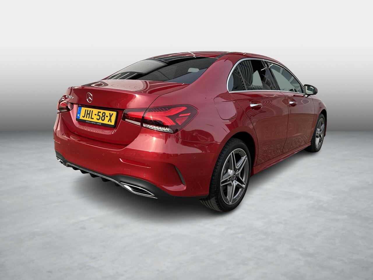 Mercedes-Benz A-KLASSE 250 e AMG Line | Head-up display | Panoramadak | Keyless Entry | Distronic | Dodehoekassistent | Stoelverwarming | 360 graden camera | Carplay