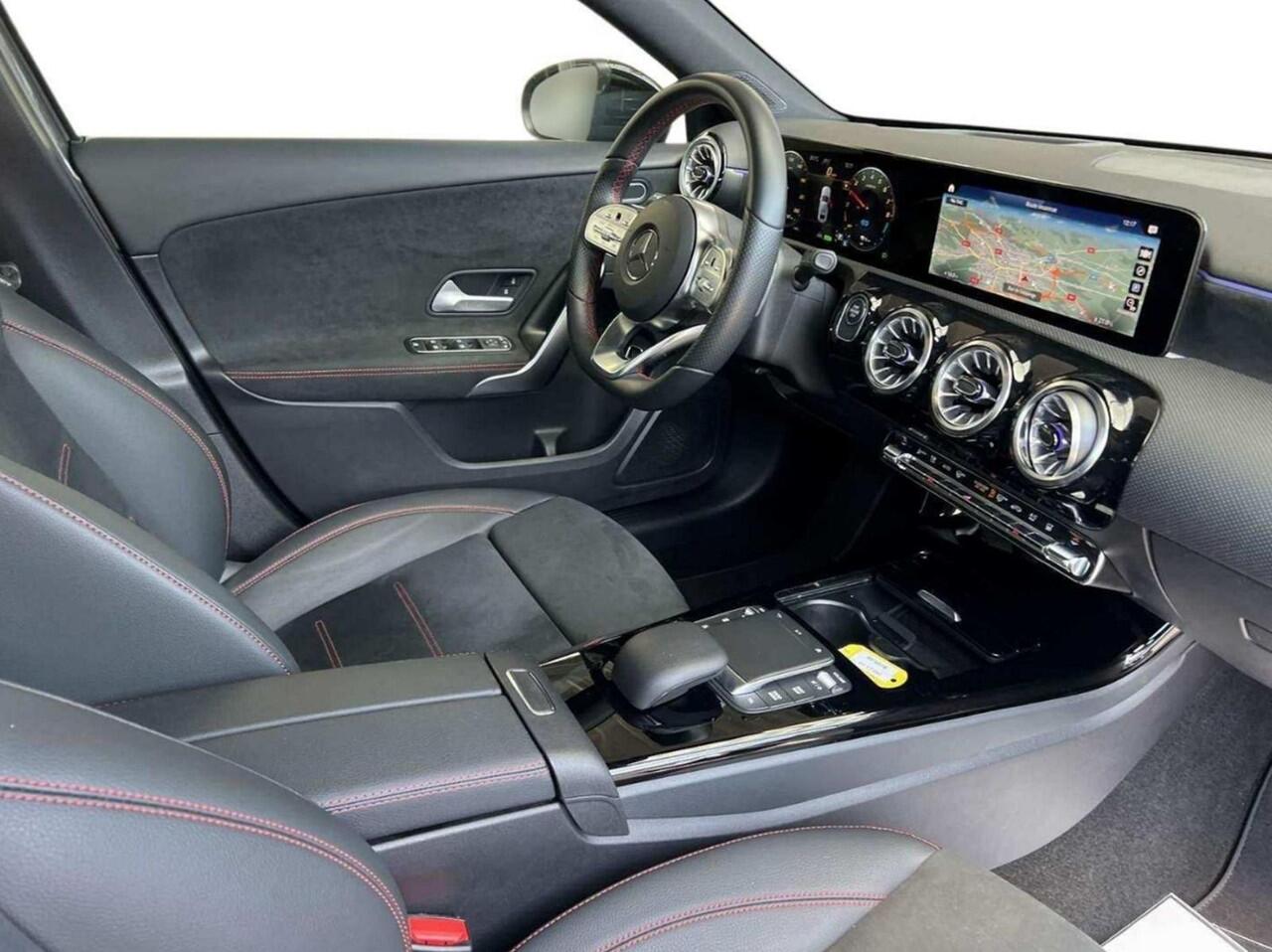 Mercedes-Benz A-KLASSE 250 e AMG Line | Head-up display | Panoramadak | Keyless Entry | Distronic | Dodehoekassistent | Stoelverwarming | 360 graden camera | Carplay