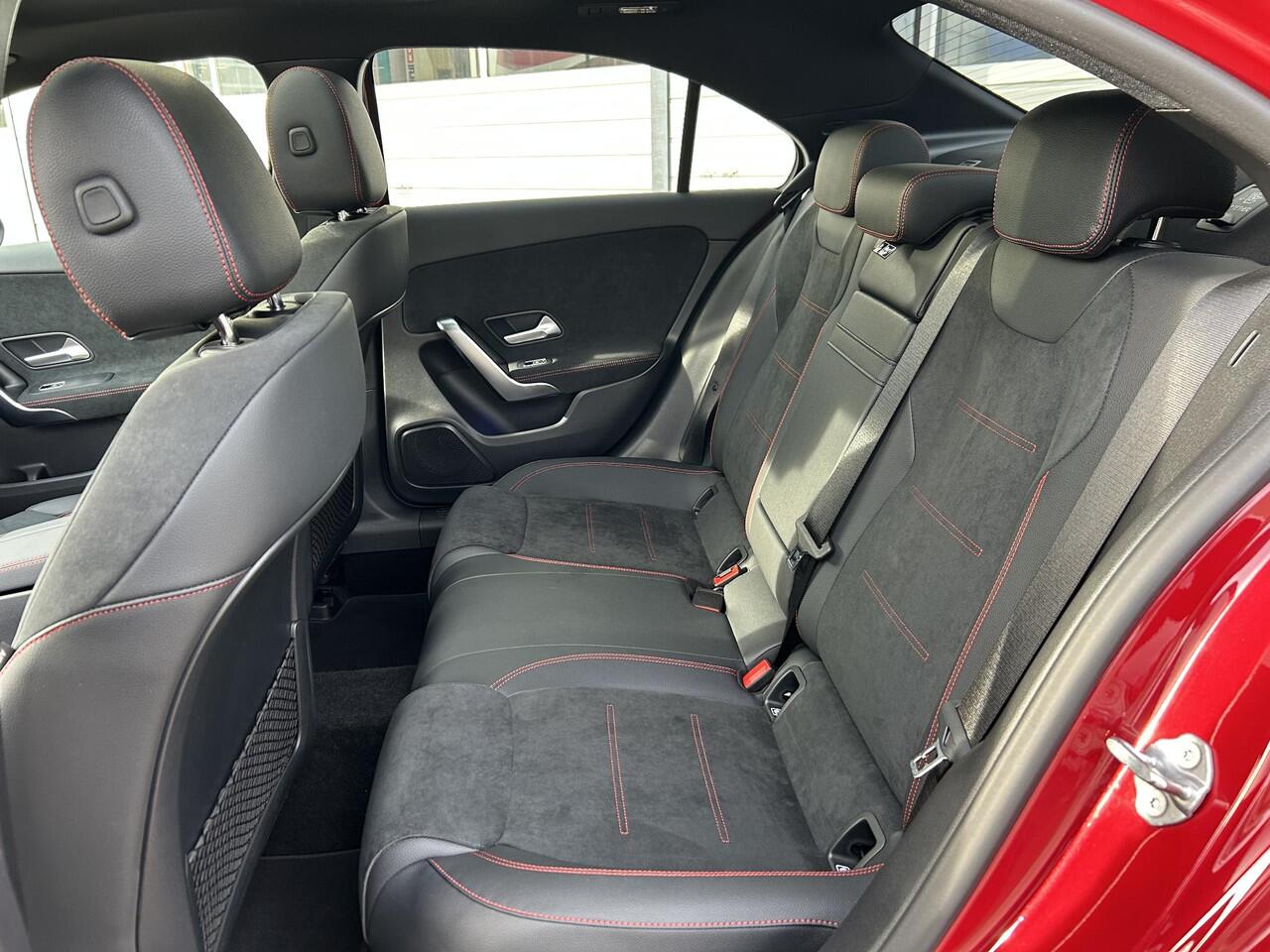 Mercedes-Benz A-KLASSE 250 e AMG Line | Head-up display | Panoramadak | Keyless Entry | Distronic | Dodehoekassistent | Stoelverwarming | 360 graden camera | Carplay