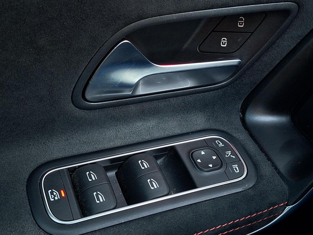 Mercedes-Benz A-KLASSE 250 e AMG Line | Premium | Night pakket | Panoramadak | Achteruitrijcamera | Stoelverwarming | Multibeam LED | Sfeerverlichting | Dodehoekassistentie | Keyless-GO