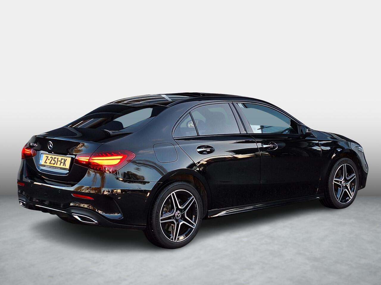 Mercedes-Benz A-KLASSE 250 e AMG Line | Premium | Night pakket | Panoramadak | Achteruitrijcamera | Stoelverwarming | Multibeam LED | Sfeerverlichting | Dodehoekassistentie | Keyless-GO