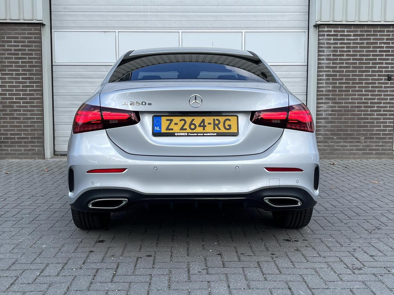 Mercedes-Benz A-KLASSE Limousine 250 e AMG Line | Night Pakket | Panoramadak | Premium Pakket | Multibeam LED Koplampen | Dodehoekassistent | Advanced Sound System | Apple CarPlay | Android Auto | Sfeerverlichting | Stoelverwarming | Achteruitrijcamera