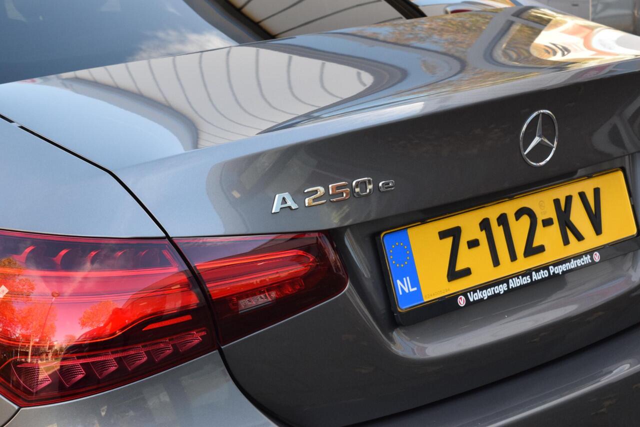 Mercedes-Benz A-KLASSE 250 e Luxury Line|Dak|Sfeer|Trekhaak|Orig.NL.