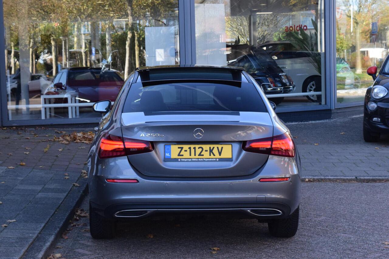 Mercedes-Benz A-KLASSE 250 e Luxury Line|Dak|Sfeer|Trekhaak|Orig.NL.