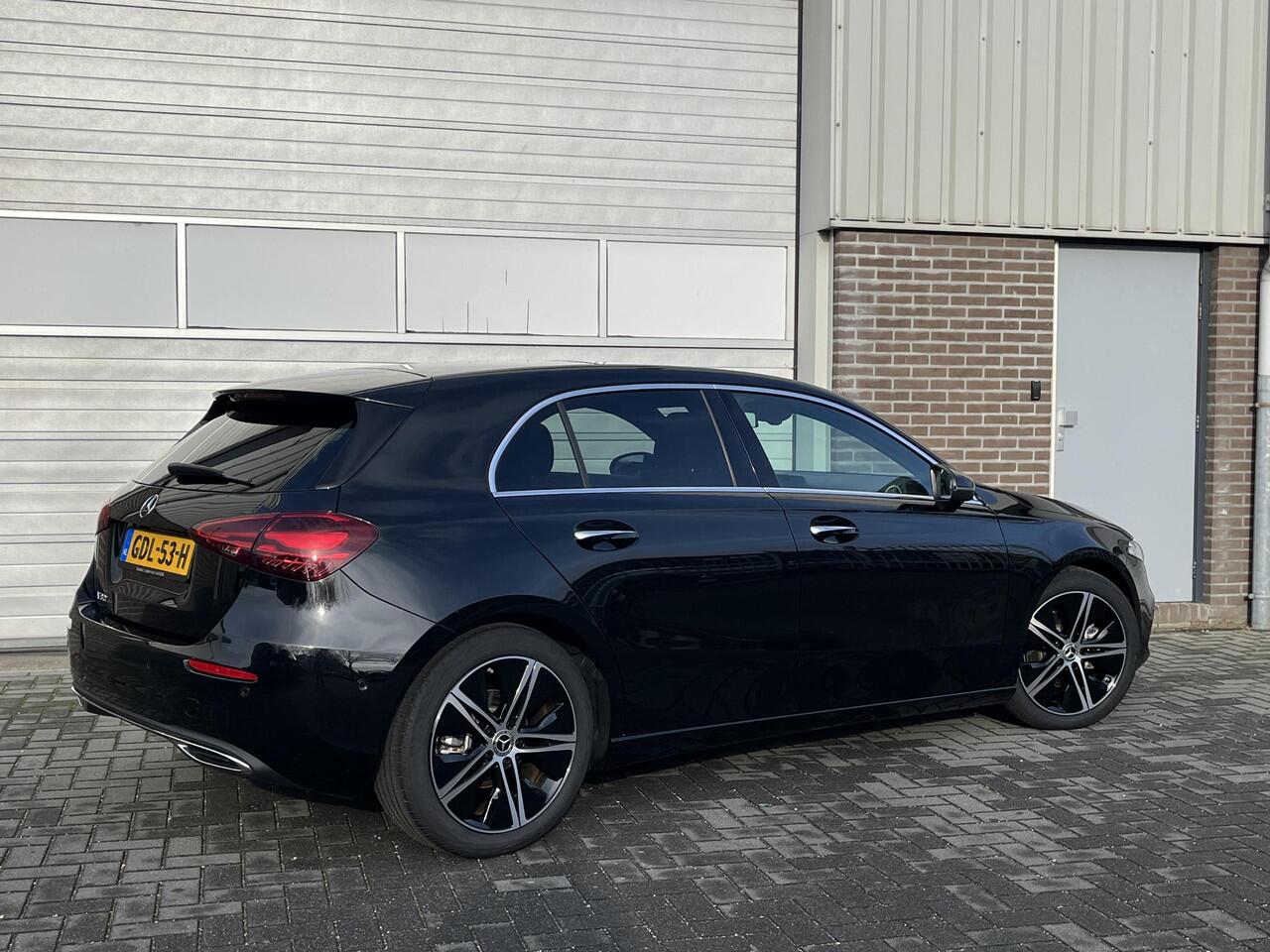 Mercedes-Benz A-KLASSE 180 Star Edition Luxury | Panoramadak | Apple CarPlay | Android Auto | Donkergetint Glas Achter | Sfeerverlichting | Stoelverwarming | Achteruitrijcamera | Parkeersensoren | Elektrisch Inklapbare Buitenspiegels