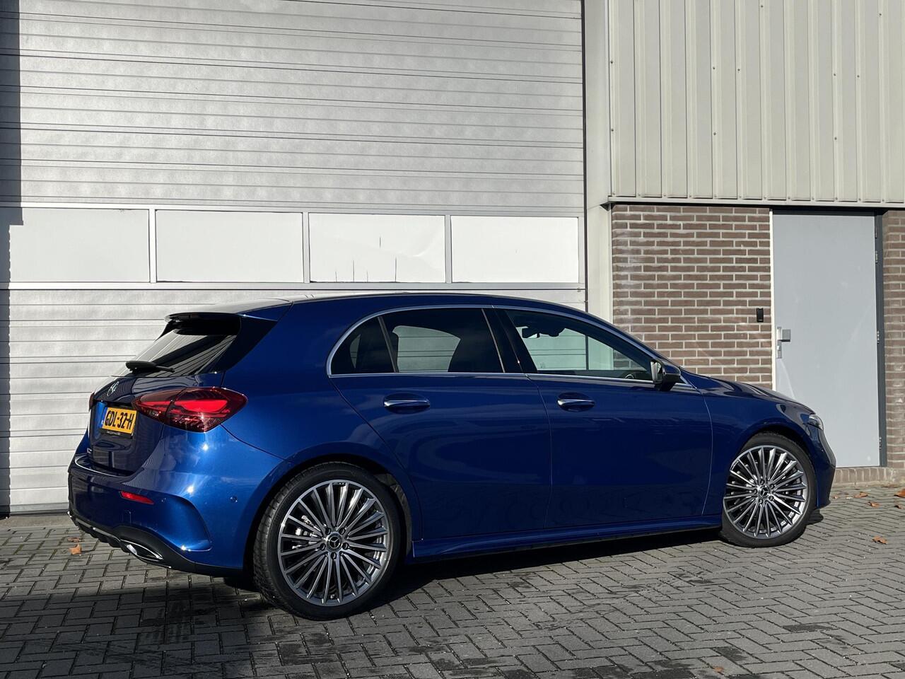 Mercedes-Benz A-KLASSE 180 Star Edition AMG | Panoramadak | Winter Pakket | Dodehoekassistent | MULTIBEAM LED Koplampen | Donkergetint Glas Achter | Stoelverwarming | Stuurverwarming | Sfeerverlichting | Elektrisch Inklapbare Buitenspiegels | Achteruitrijcamera | Parkeersensore