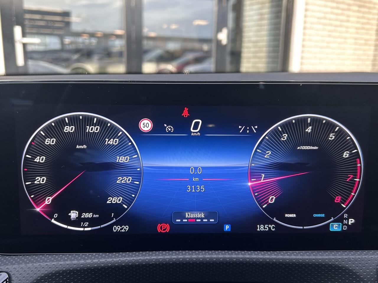 Mercedes-Benz A-KLASSE 180 Star Edition AMG Line | Panoramadak | Stoelverwarming | Cruise Control