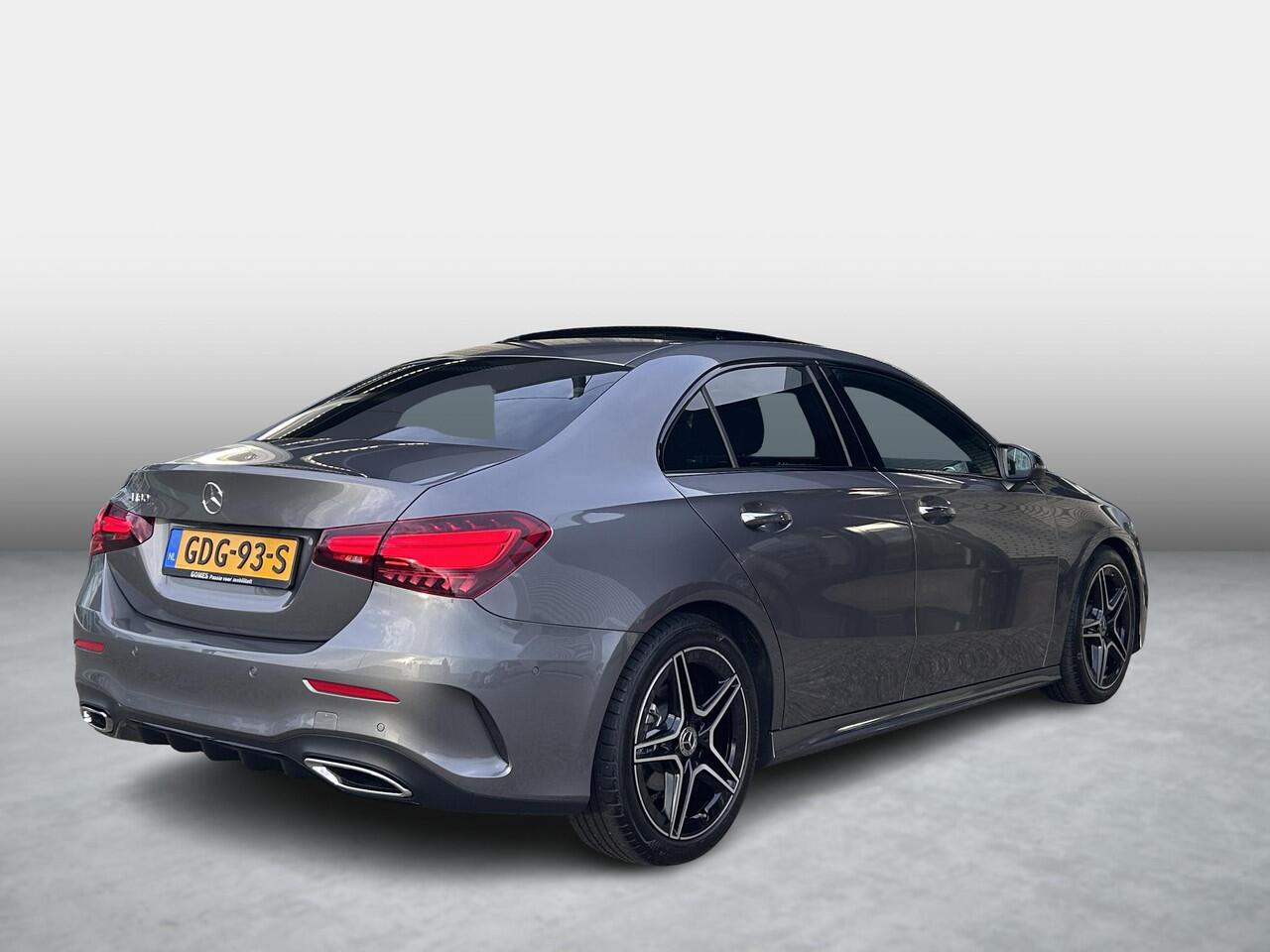 Mercedes-Benz A-KLASSE 180 Star Edition AMG Line | Panoramadak | Stoelverwarming | Cruise Control