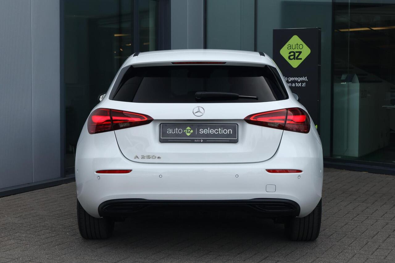 Mercedes-Benz A-KLASSE 250 e Luxury Line / 360 view / Adaptive Cruise / Ambientlight / Stoelverw
