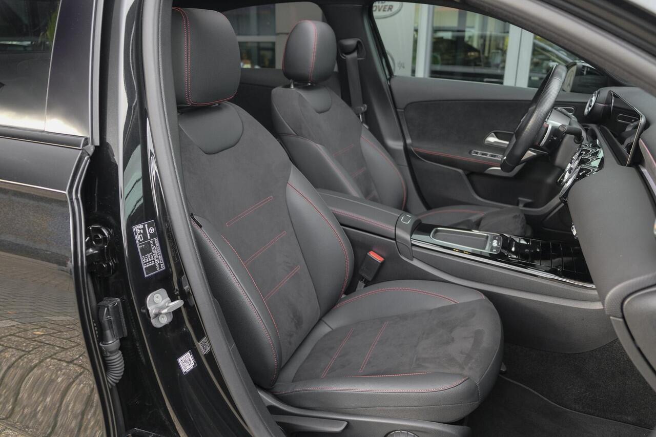 Mercedes-Benz A-KLASSE A250e AMG 218pk Hybrid Panoramadak Night pakket Widescreen Sfeerverlichting 19" LMV NLauto