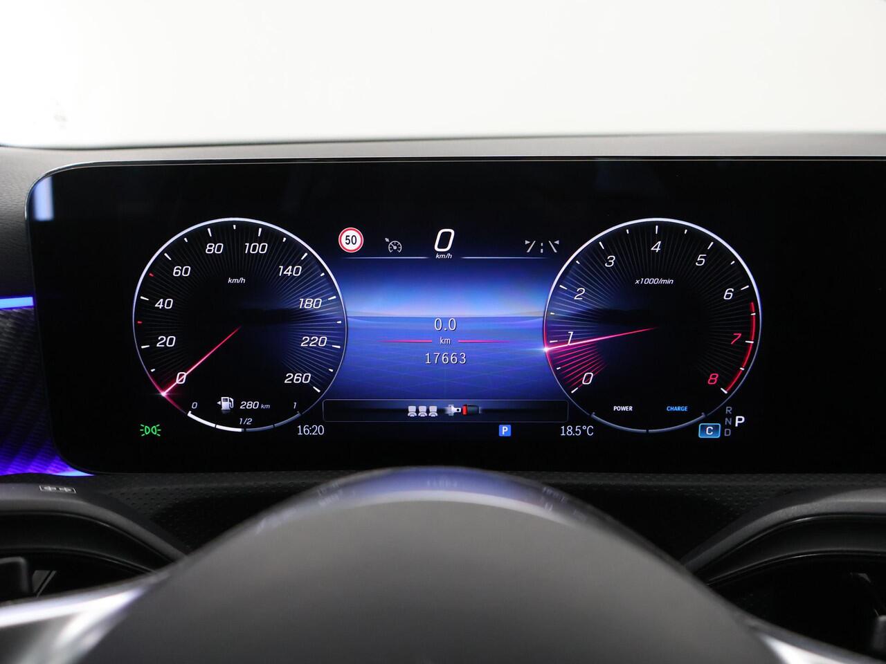 Mercedes-Benz A-KLASSE 180 Star Edition Luxury Line Widescreen | Stoelverwarming | Keyless | High Peformance LED koplampen |
