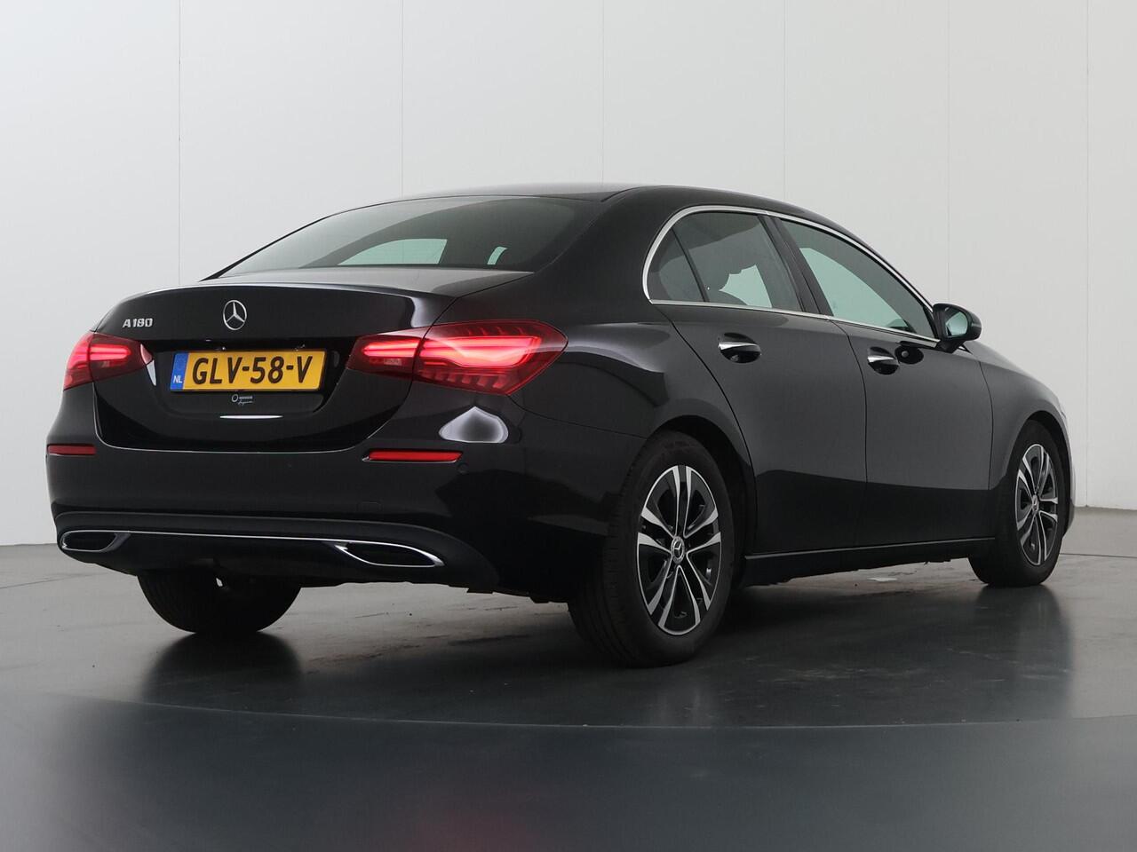 Mercedes-Benz A-KLASSE 180 Star Edition Luxury Line Widescreen | Stoelverwarming | Keyless | High Peformance LED koplampen |