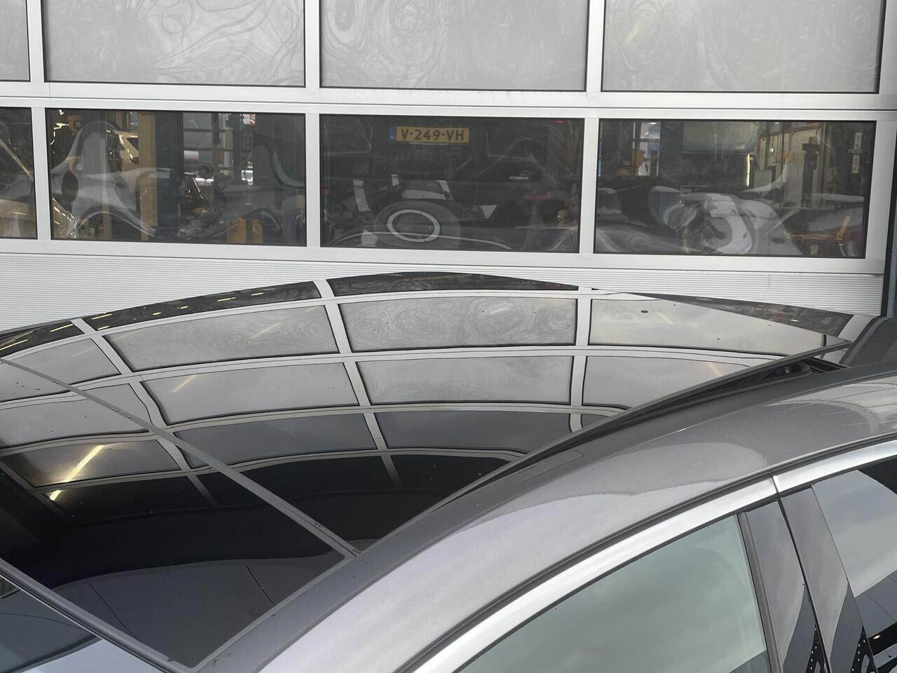 Mercedes-Benz A-KLASSE 250 e Luxury Line | Panoramadak | Achteruitrijcamera | Stoelverwarming | Dodehoekassistent | Sfeerverlichting | Apple & Android Carplay