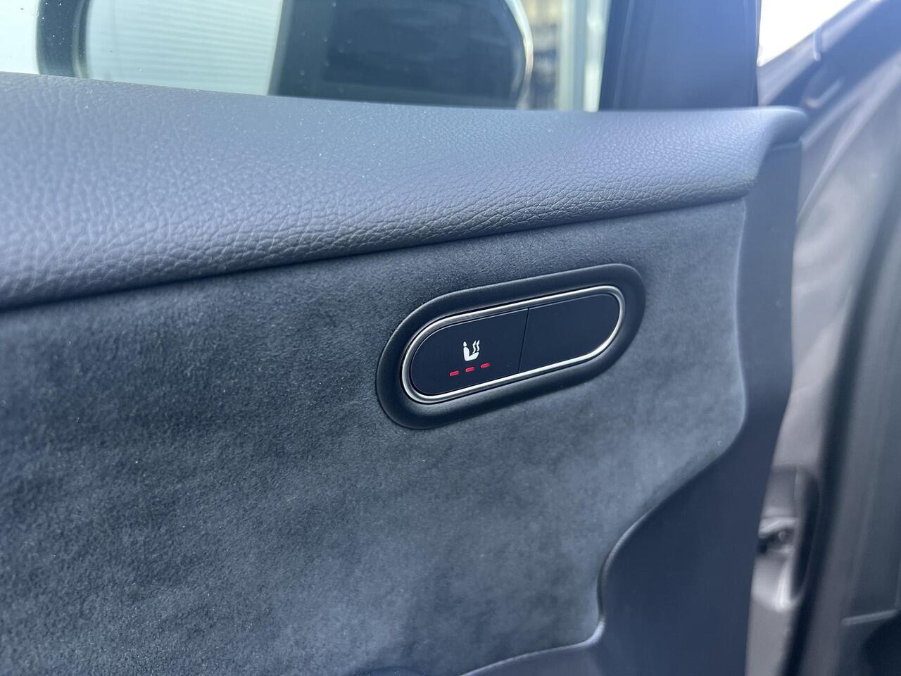 Mercedes-Benz A-KLASSE 200 AMG Line | Premium Pakket | Night Pakket | Panoramadak | MULTIBEAM LED Koplampen | Trekhaak | Dodehoekassistent | Advanced Sound System | Sfeerverlichting | Stoelverwarming | Achteruitrijcamera | Elektrisch Inklapbare Buitenspiegels