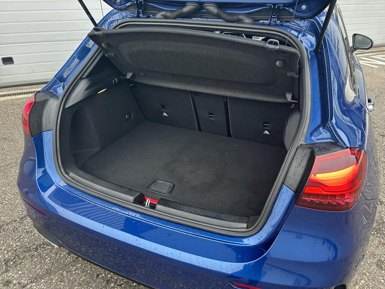 Mercedes-Benz A-KLASSE 250 e AMG Line | Night Pakket | Apple CarPlay | Android Auto | Sfeerverlichting | Stoelverwarming | Achteruitrijcamera | Parkeersensoren | Elektrisch Inklapbare Buitenspiegels