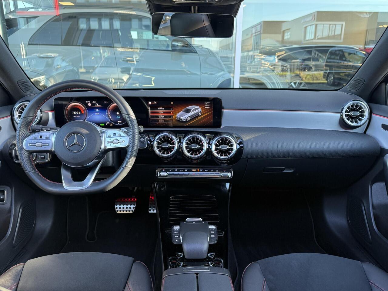 Mercedes-Benz A-KLASSE Hatchback 250 e AMG Line Premium PLUS | Panorama dak