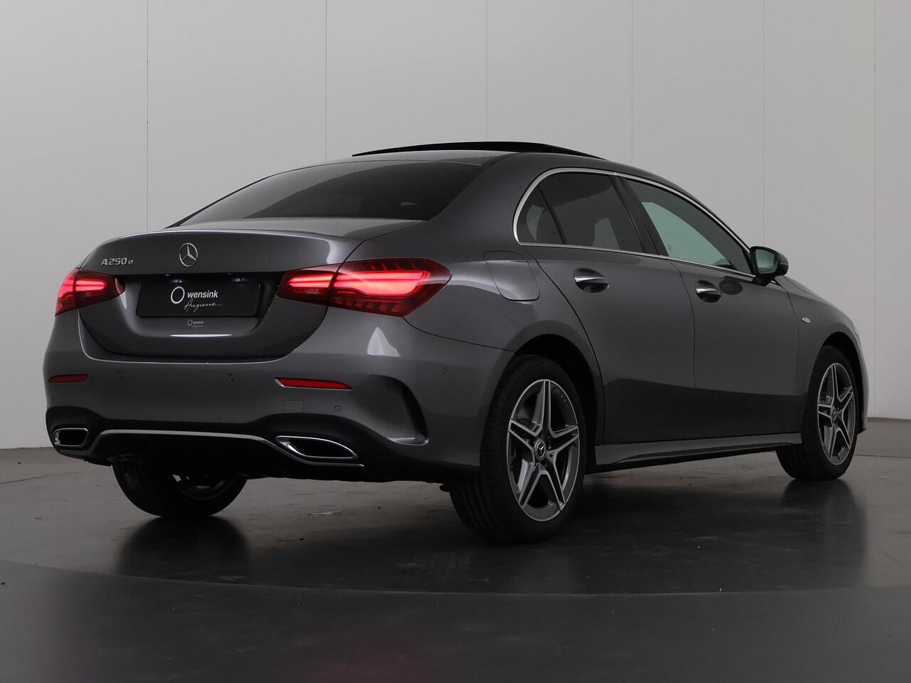 Mercedes-Benz A-KLASSE 250 e Limousine Business Solution AMG | Panoramadak | Stoelverwarming | Sfeerverlichiting | Achteruitrijcamera | Widescreen |