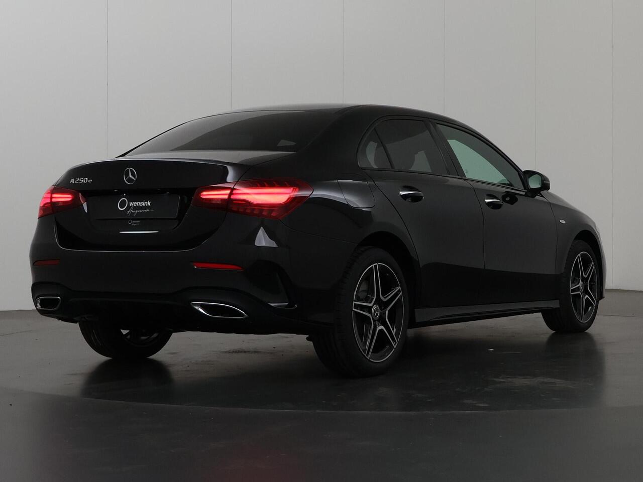 Mercedes-Benz A-KLASSE 250 e Limousine Business Solution AMG | Panoramadak | Multibeam-Led | 19 AMG velgen | Night pakket