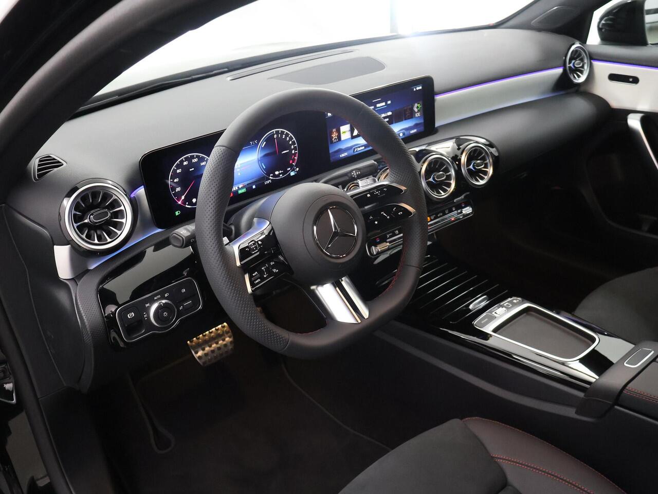 Mercedes-Benz A-KLASSE 250 e Limousine Business Solution AMG | Panoramadak | Multibeam-Led | 19 AMG velgen | Night pakket