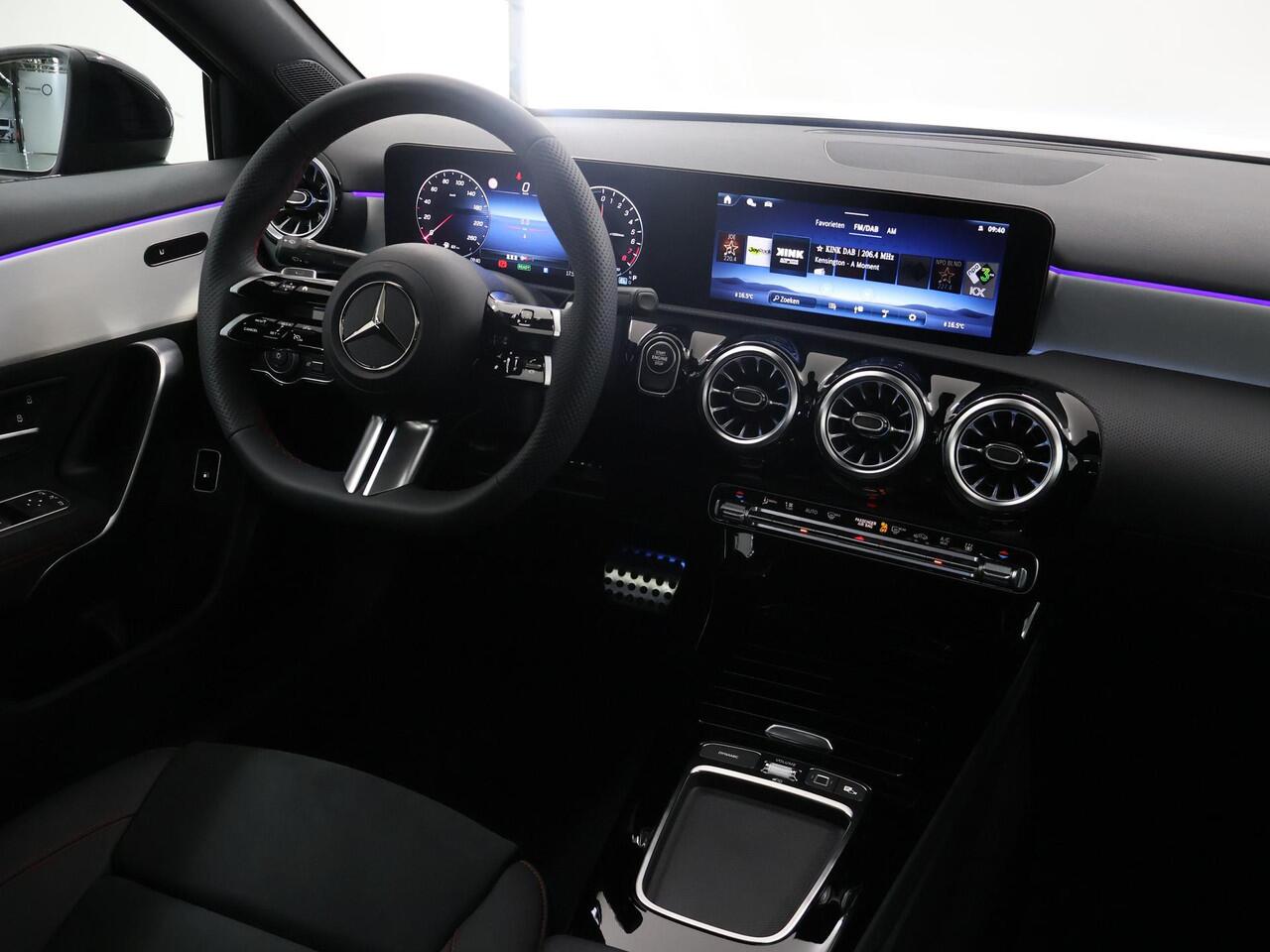 Mercedes-Benz A-KLASSE 250 e Limousine Business Solution AMG | Panoramadak | Multibeam-Led | 19 AMG velgen | Night pakket