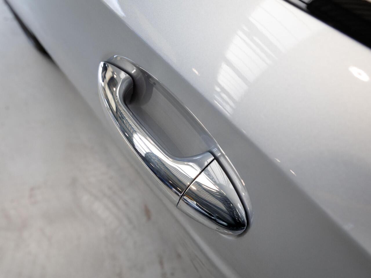 Mercedes-Benz A-KLASSE Limousine 180 Star Edition AMG Line PLUS Panorama dak