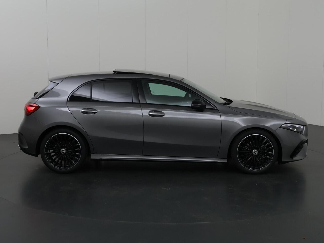 Mercedes-Benz A-KLASSE 180 Business Solution AMG | Elektrisch bedienbaar panorama-dak | Achteruitrijcamera | 19inch Multispaak velgen | Mulitbeam koplampen