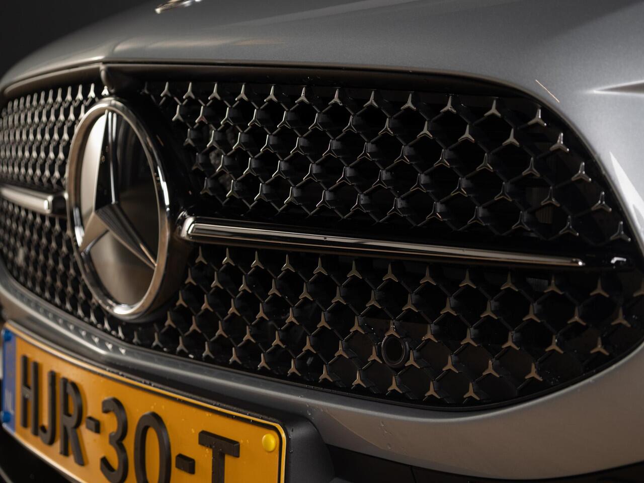 Mercedes-Benz A-KLASSE Hatchback 180 Star Edition Panorama dak