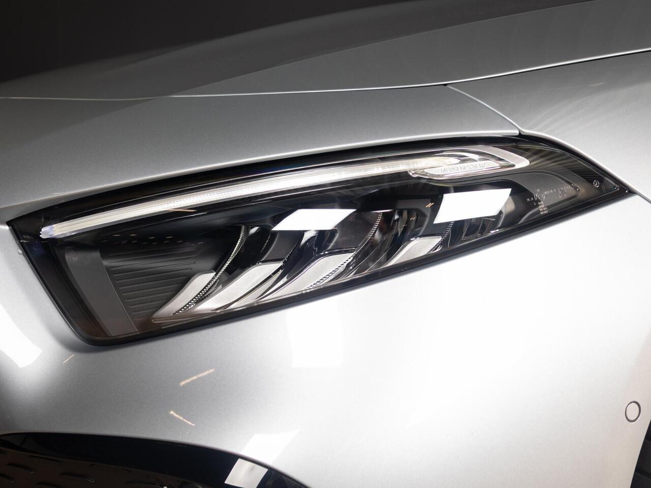 Mercedes-Benz A-KLASSE Hatchback 180 Star Edition Panorama dak