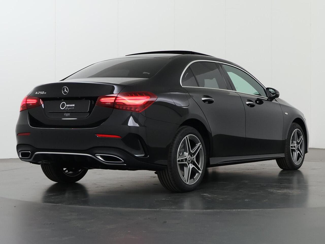 Mercedes-Benz A-KLASSE 250e Business Solution AMG | Panoramadak | Sfeerverlichting | Achteruitrijcamera |