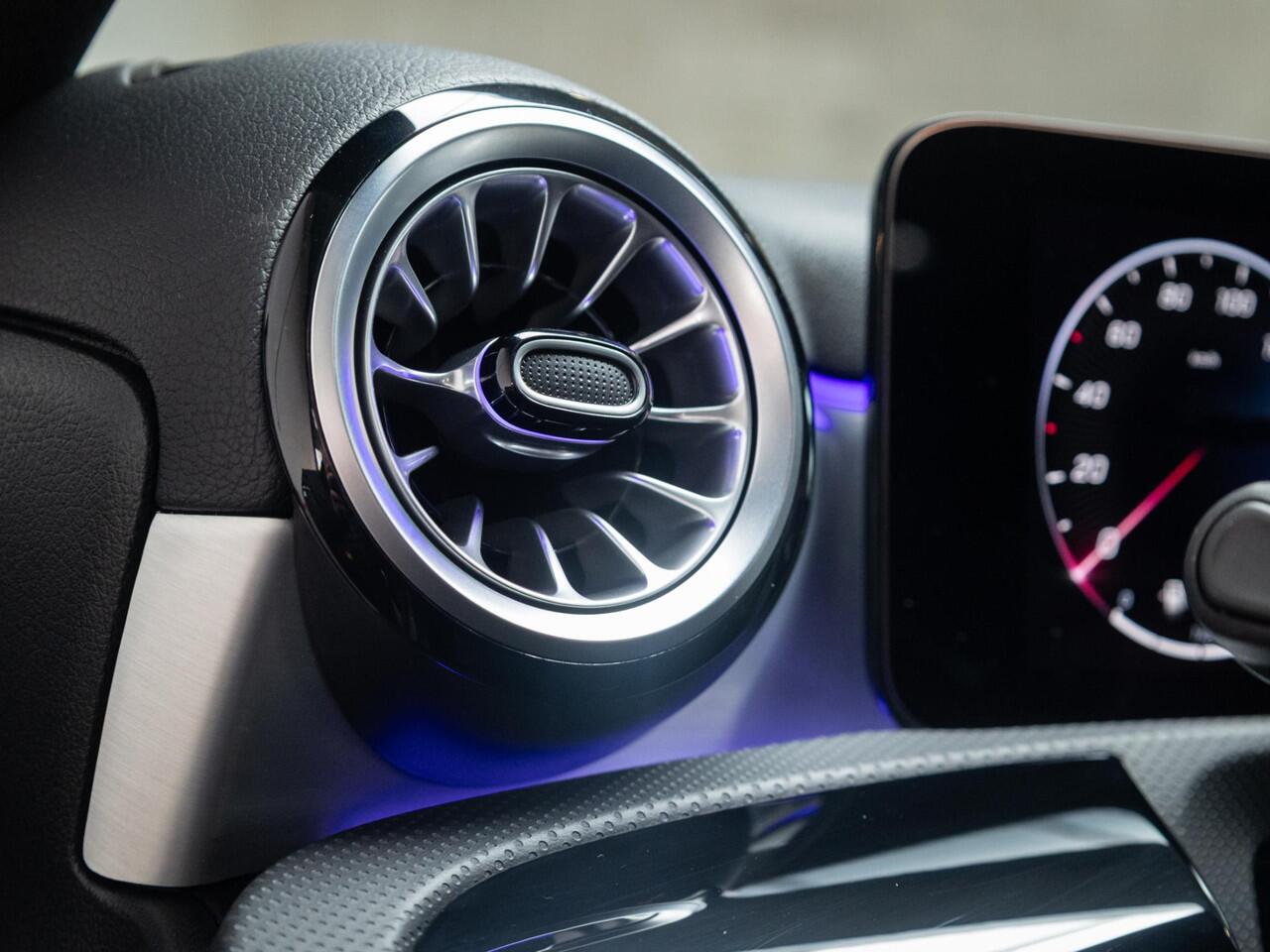 Mercedes-Benz A-KLASSE Hatchback 180 Star Edition AMG Limited Premium PLUS | Panorama dak