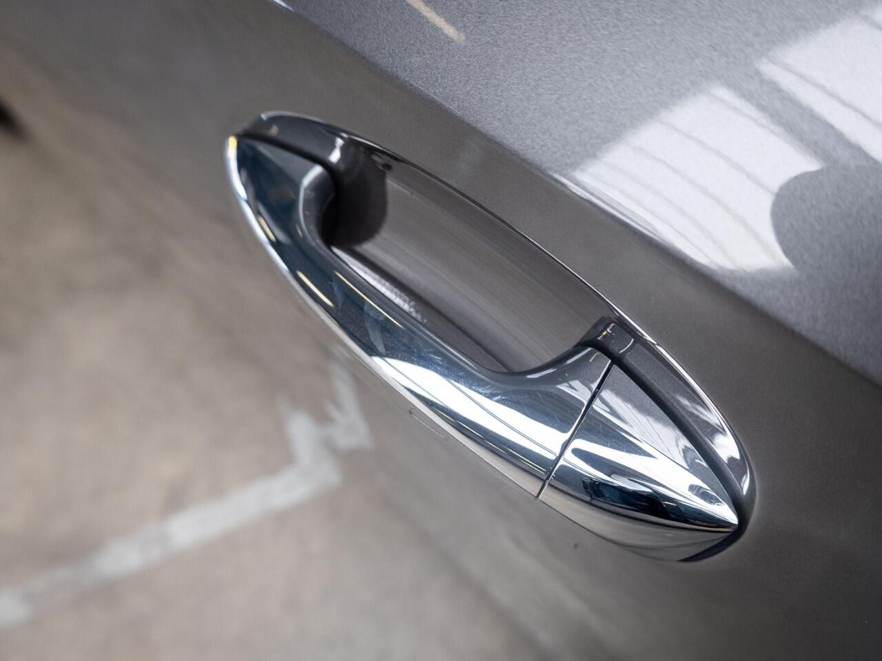 Mercedes-Benz A-KLASSE Hatchback 180 Star Edition AMG Limited Premium PLUS | Panorama dak