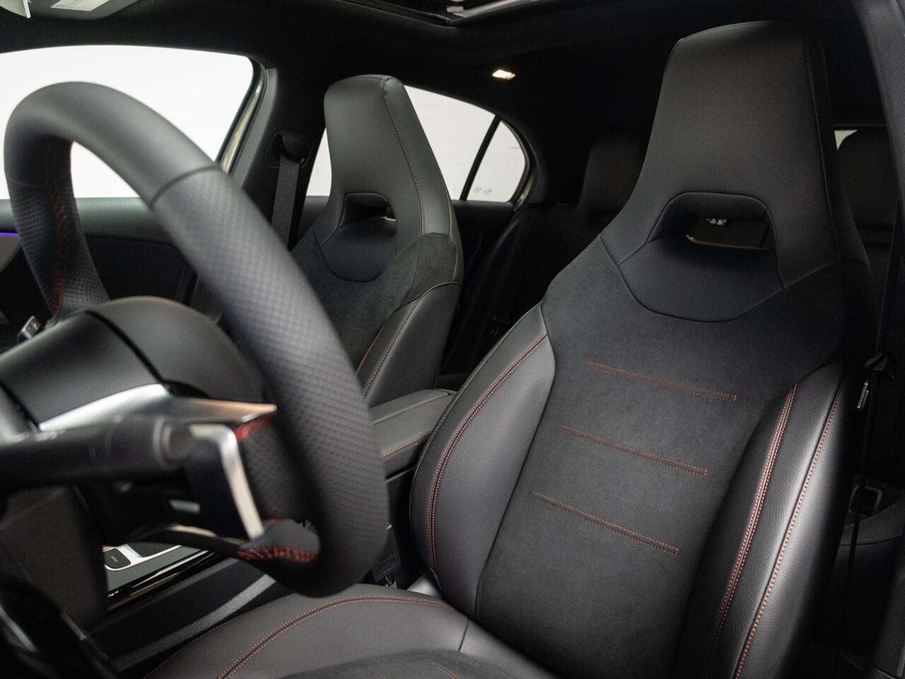 Mercedes-Benz A-KLASSE Hatchback 180 Star Edition AMG Limited Premium PLUS | Panorama dak