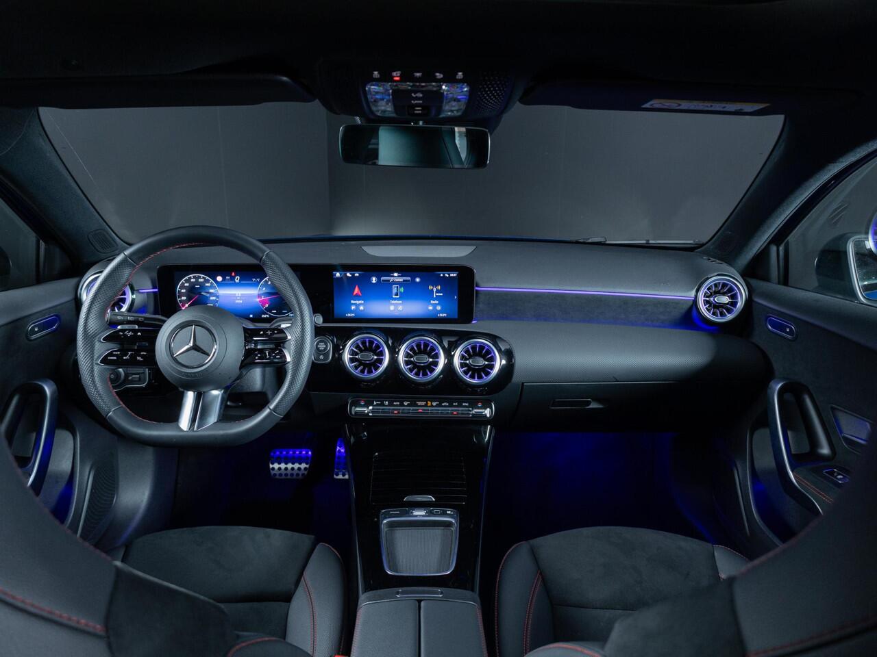 Mercedes-Benz A-KLASSE Hatchback 180 Star Edition AMG Line LIMITED Panorama dak