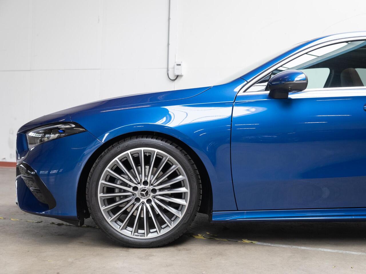 Mercedes-Benz A-KLASSE Hatchback 180 Star Edition AMG Line LIMITED Panorama dak