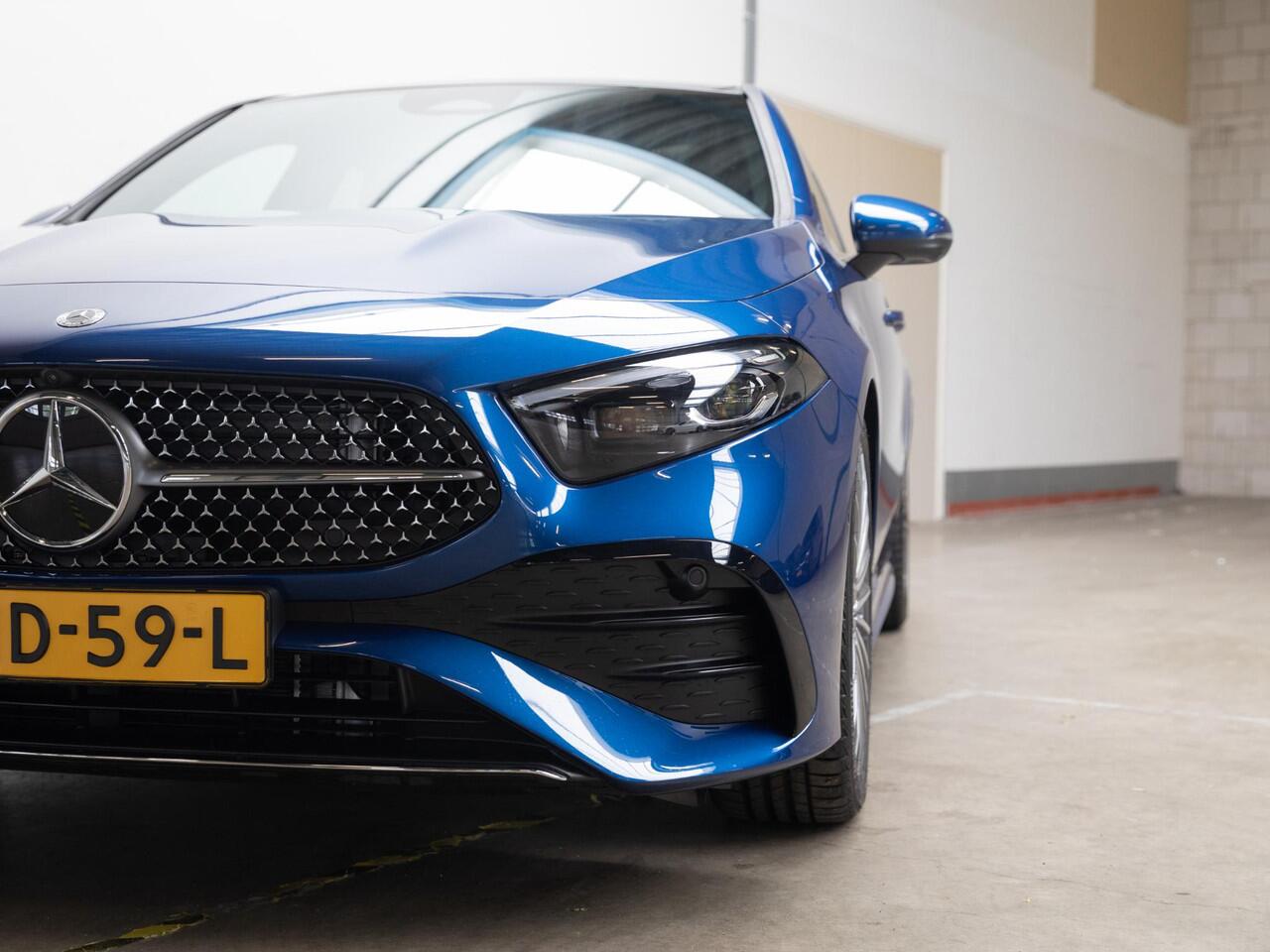 Mercedes-Benz A-KLASSE Hatchback 180 Star Edition AMG Line LIMITED Panorama dak