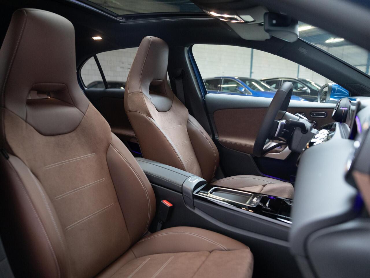 Mercedes-Benz A-KLASSE Hatchback 180 Star Edition AMG Line LIMITED Panorama dak