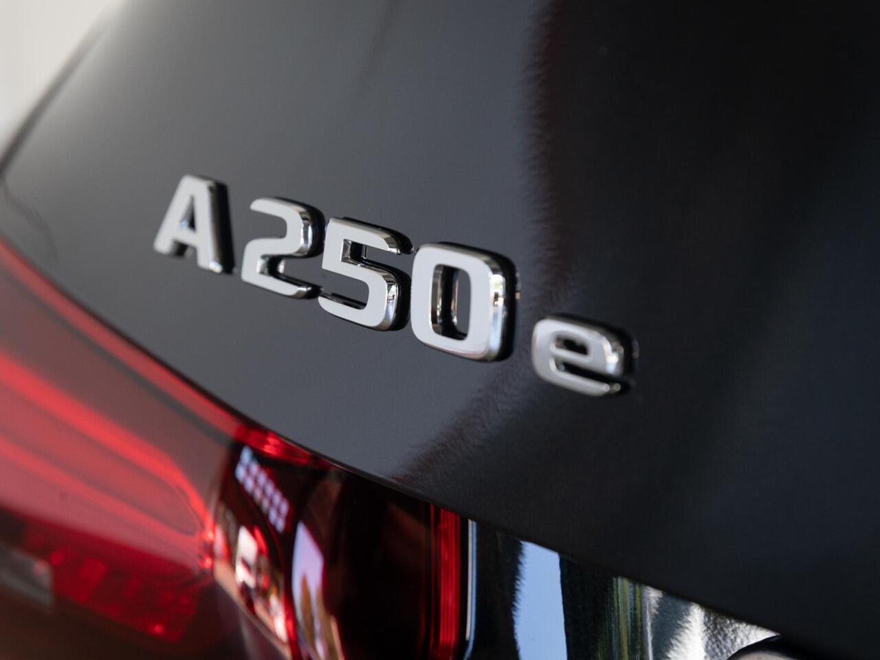 Mercedes-Benz A-KLASSE Limousine 250e Business Solution AMG