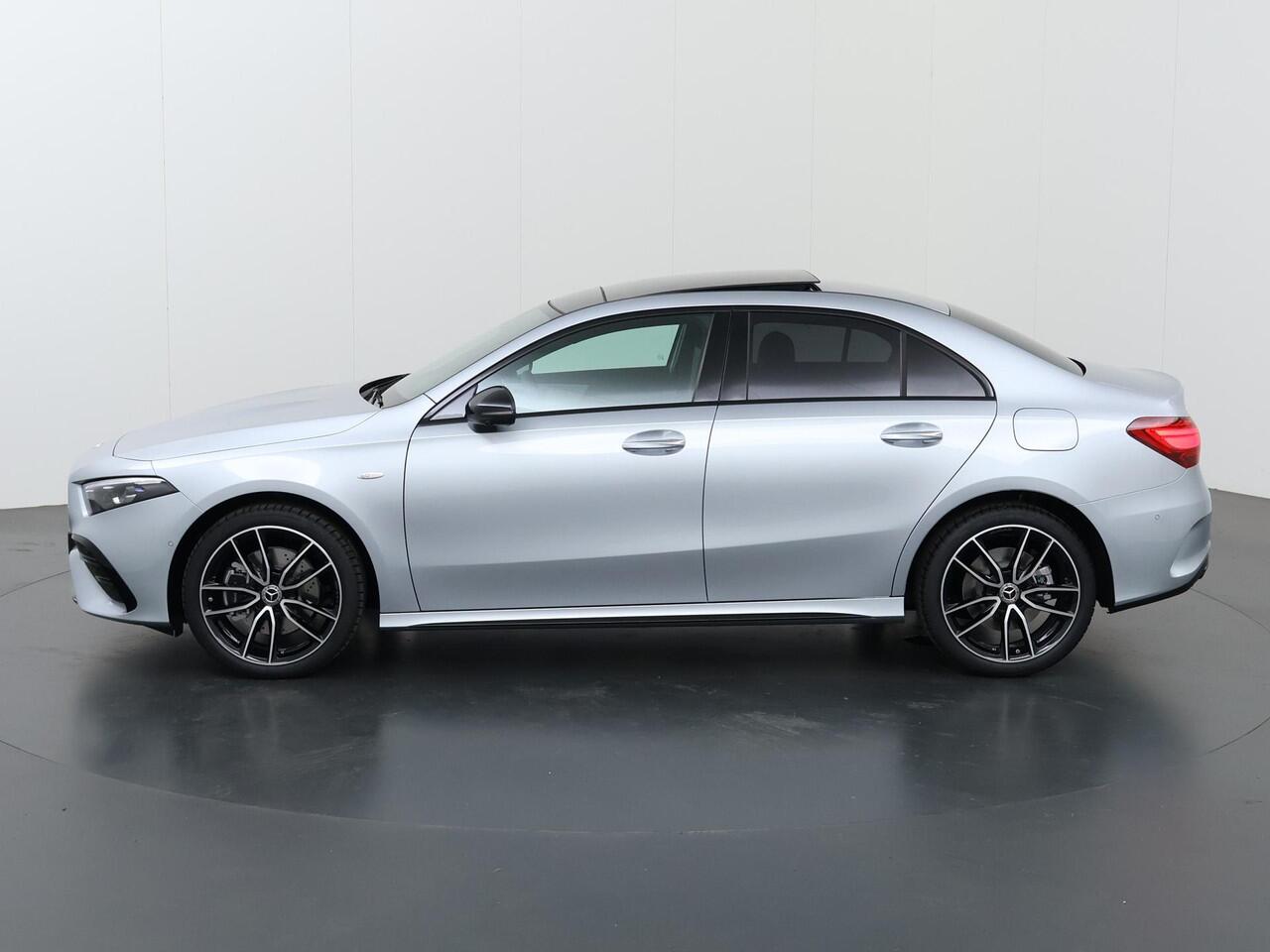 Mercedes-Benz A-KLASSE 250e Limousine Business Solution AMG | Plus pakket | Panorama-schuifdak | Headup display | Memory stoelen | 360* camera