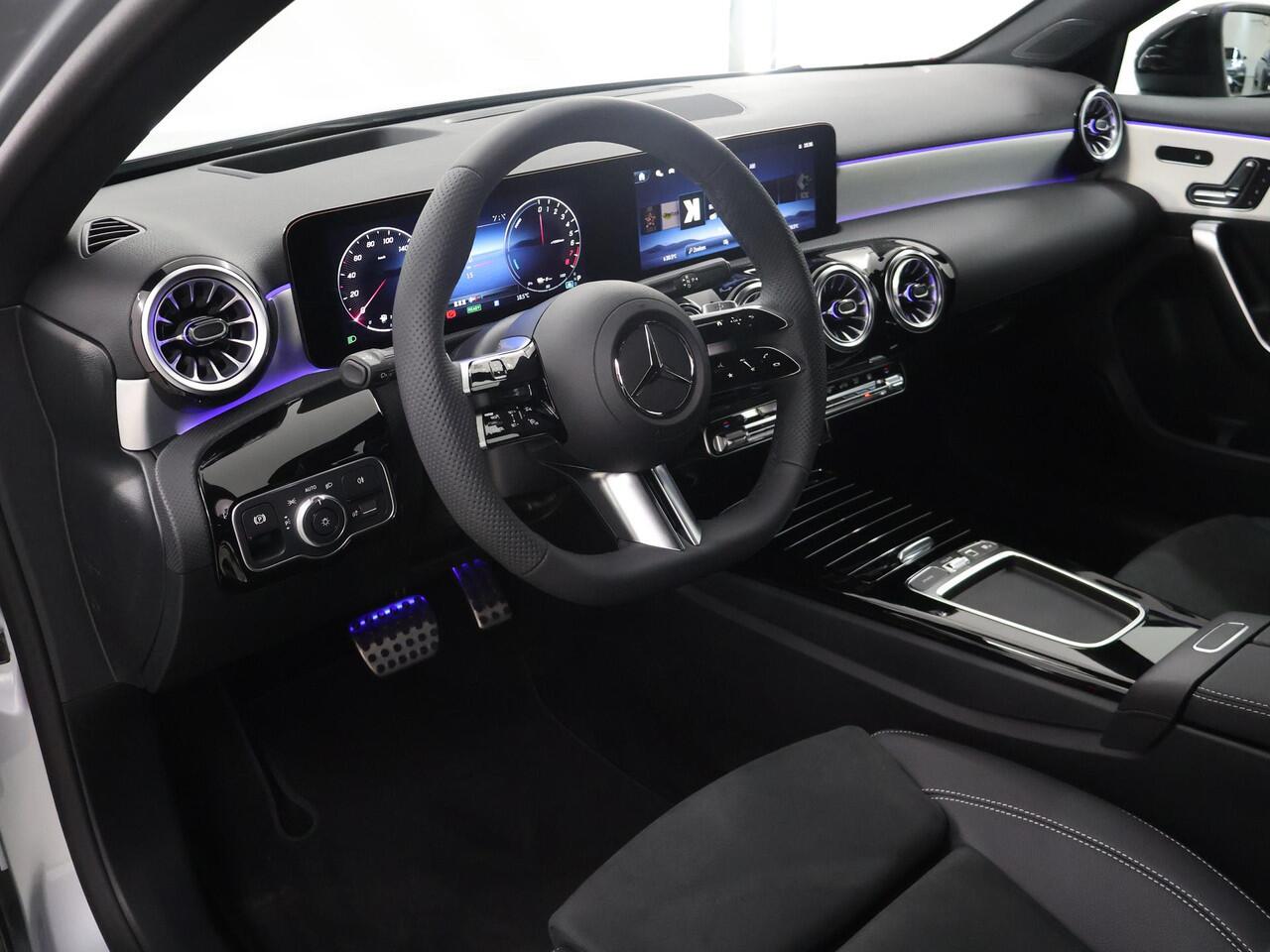 Mercedes-Benz A-KLASSE 250e Limousine Business Solution AMG | Plus pakket | Panorama-schuifdak | Headup display | Memory stoelen | 360* camera