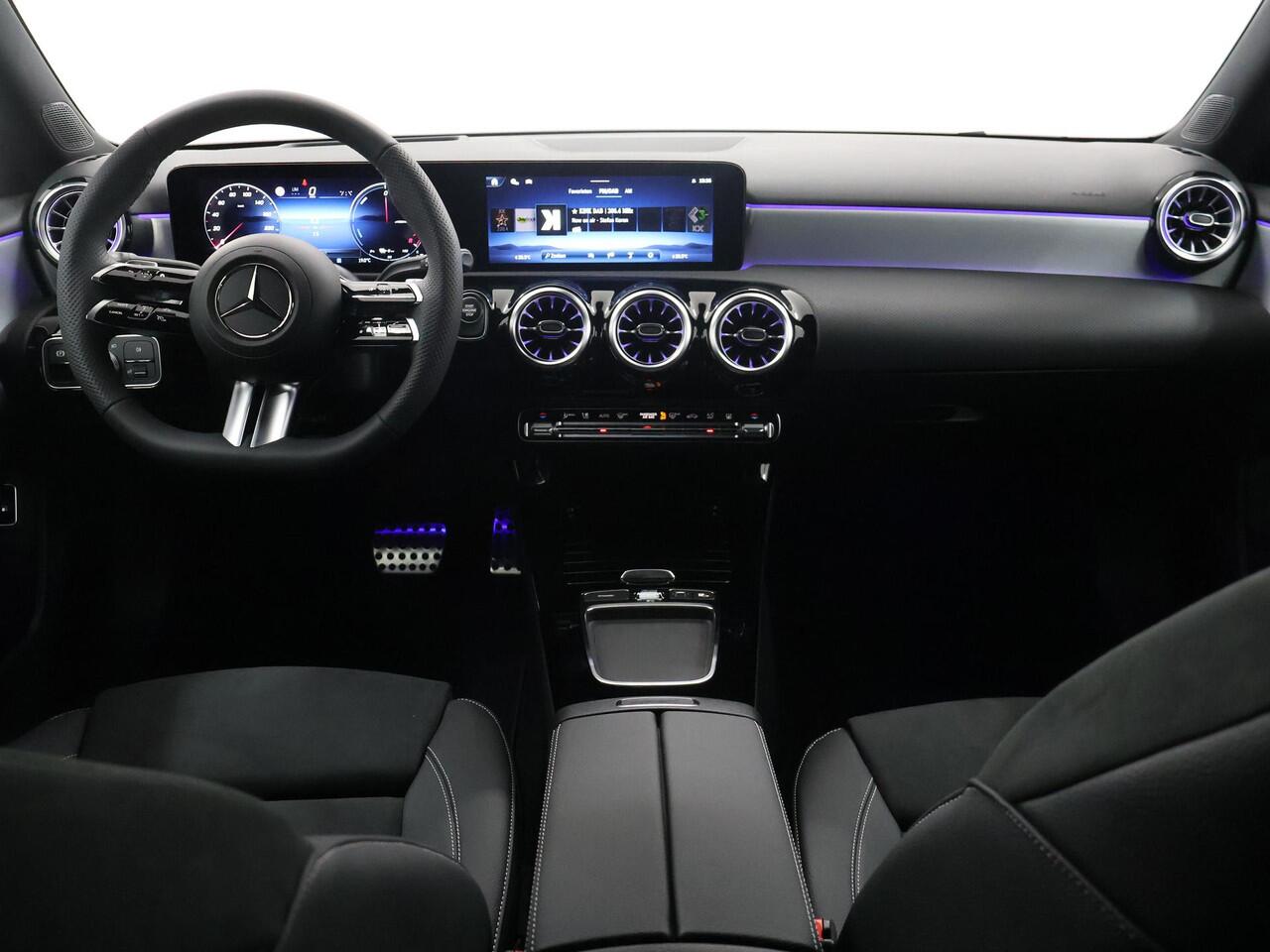 Mercedes-Benz A-KLASSE 250e Limousine Business Solution AMG | Plus pakket | Panorama-schuifdak | Headup display | Memory stoelen | 360* camera